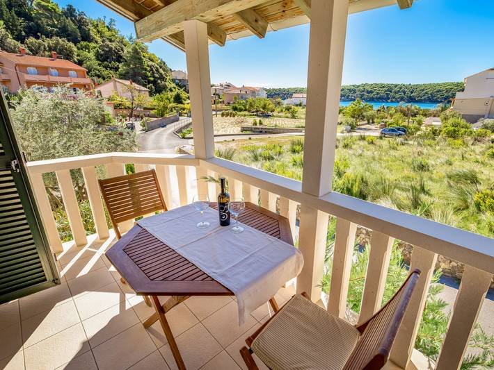 Ferienwohnung für 4 Personen, mit Balkon und Garten sowie Kinderpool auf Rab - 2