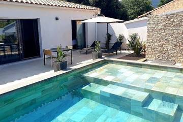 Gîte pour 2 personnes, avec piscine ainsi que jardin et jacuzzi à Gémenos