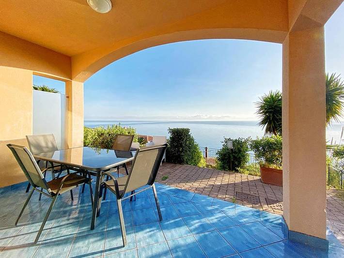 Ferienwohnung für 2 Personen, mit Terrasse und Pool sowie Ausblick in Cefalù
