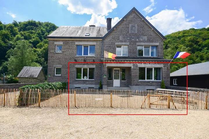 Gîte pour 5 personnes, avec vue et jardin, animaux acceptés à Bohan