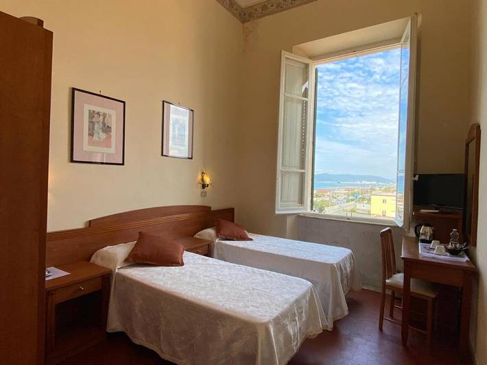 Hotel für 2 Personen, mit Terrasse und Garten sowie Ausblick in Marina di Massa - 4