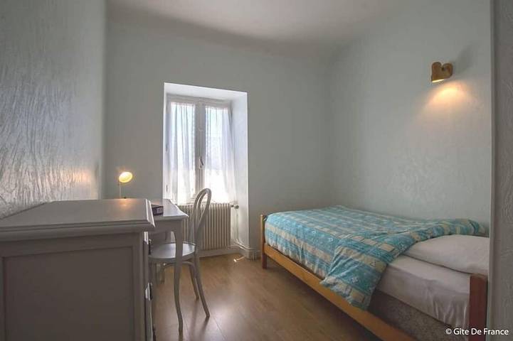 Gîte pour 5 personnes, avec jardin à Murol