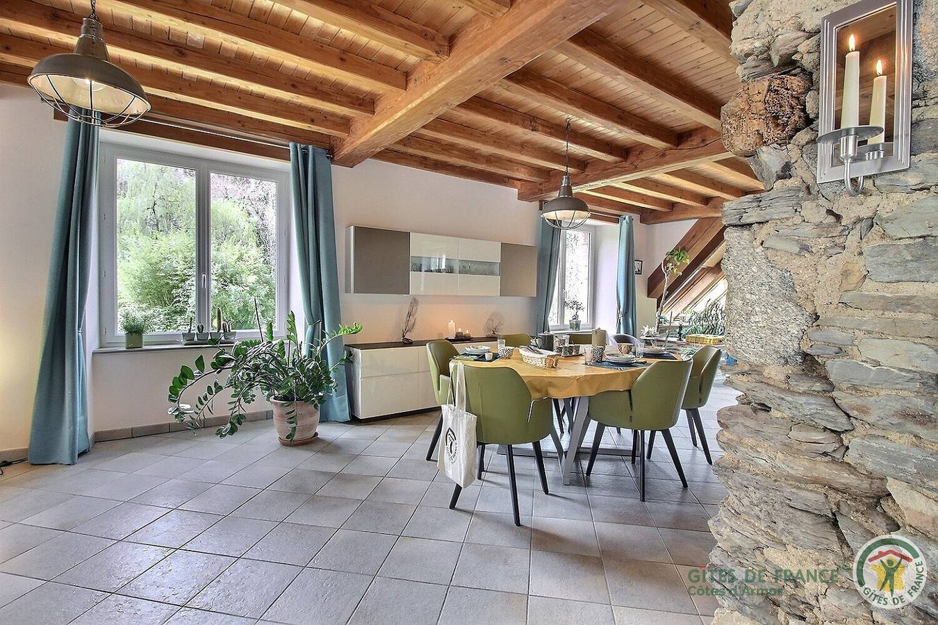 Argoat Unité Fam. in Plouzélambre, Ceinture Dorée