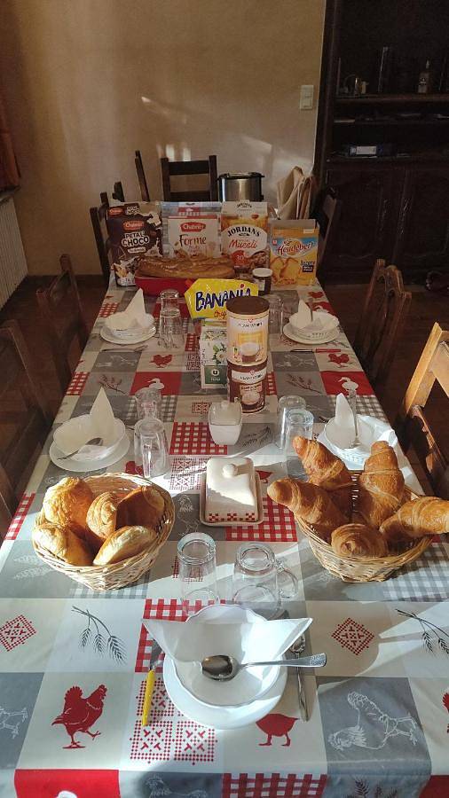 Chambre d’hôte pour 4 personnes, avec Terrasse et Vue à La Celle-sous-Gouzon - 4