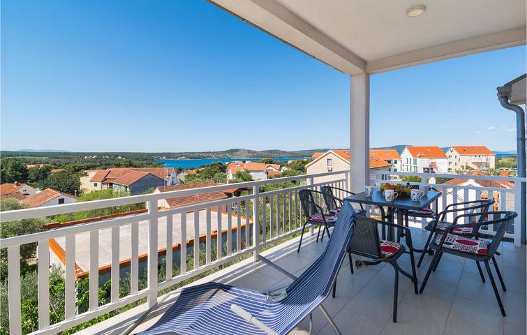 Ganze Ferienwohnung, Reizendes 1-Zimmer-Apartment mit Terrasse, WLAN und Zugang zum Strand in Milna, Brac