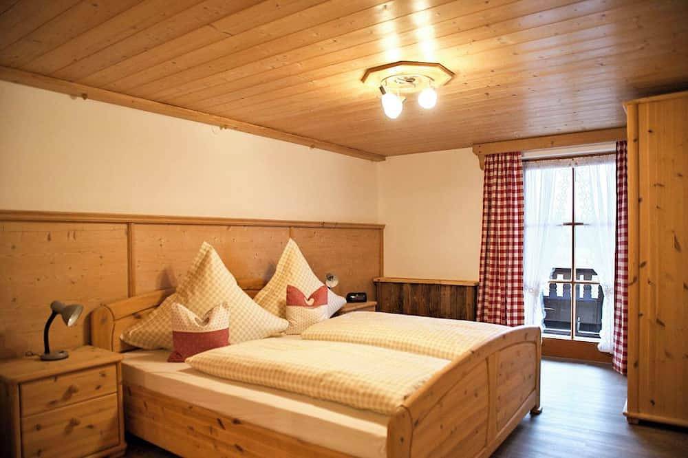 Ganze Wohnung, Ferienwohnung für 5 Personen, 1 Eltern- und 2 Kinderschlafzimmer, Balkon, 45 m² in Inzell, Bayerische Alpen