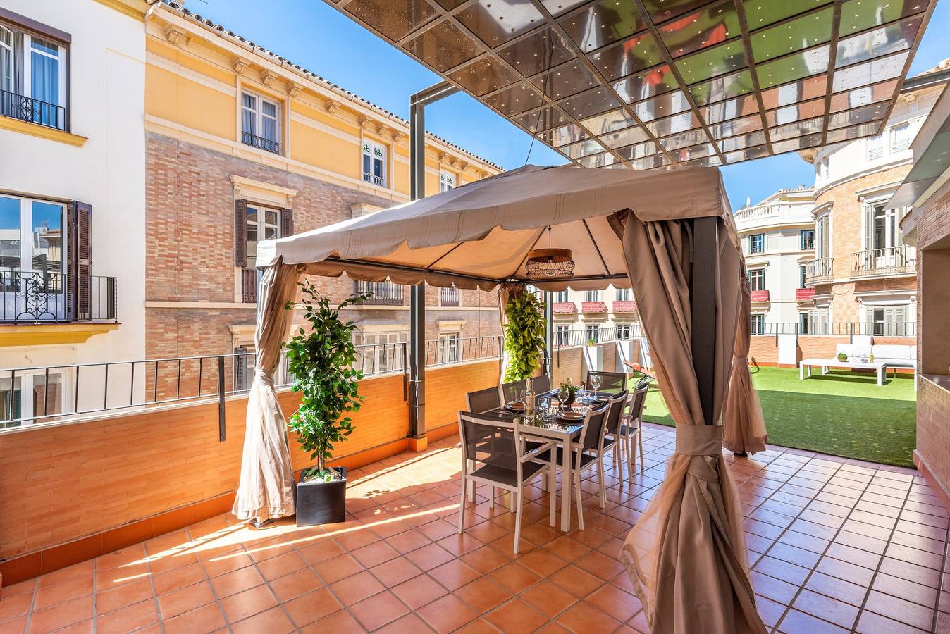 Entire apartment, Holiday Apartment "Terraza Larios" with Wi-Fi, Terrace & Balcony in Malaga Centro Historico, Malaga