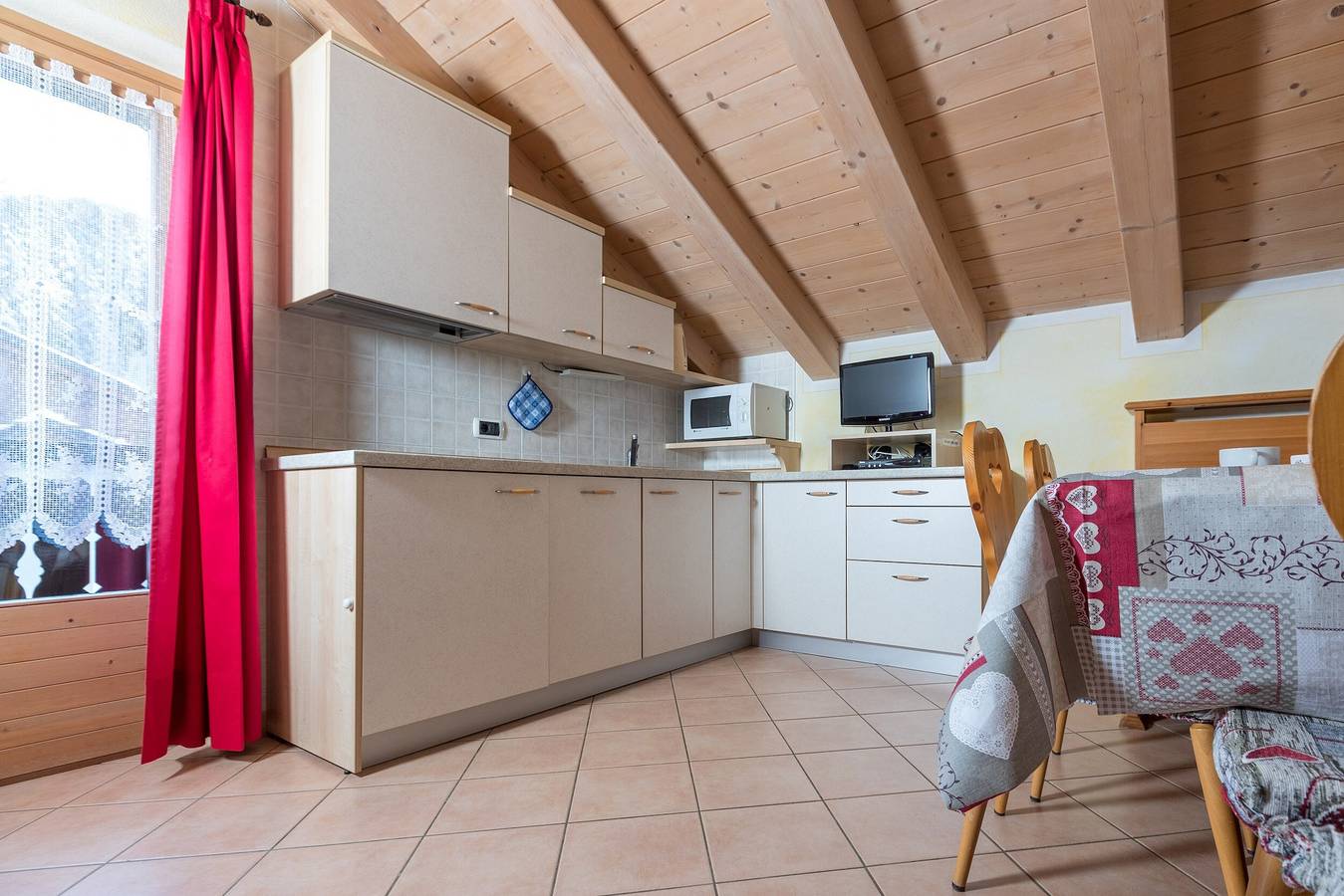 Appartamento intero, Appartamento Stefano 2 con vista sulle montagne, Wi-Fi e giardino in Livigno (Borgo), Livigno