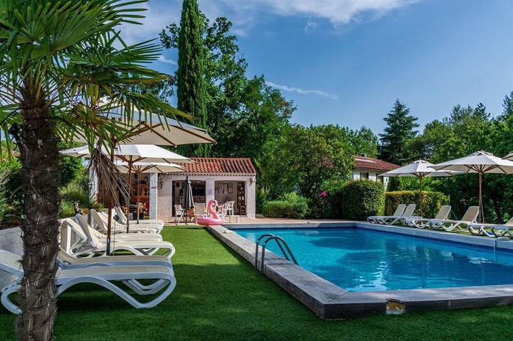 Appartement de vacances pour 6 personnes, avec piscine et jardin