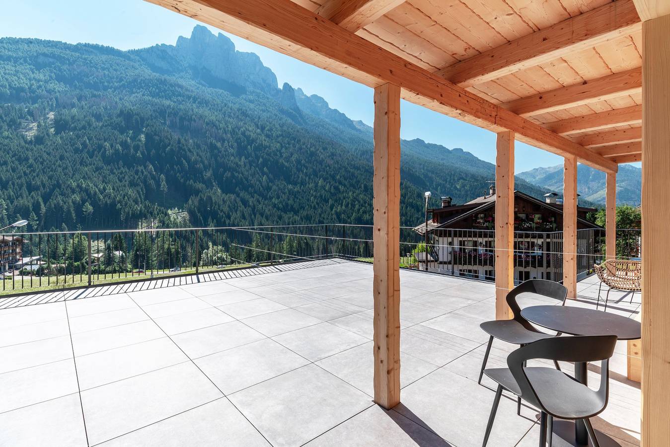 Zimmer 'Noah Suites Dolly' mit Bergblick, privater Terrasse und Wlan in San Giovanni di Fassa, Dolomiti Superski