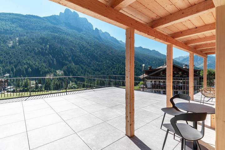 Noah Suites Dolly Room with Mountain View, Private Terrace, and Wi-Fi in Vigo di Fassa, San Giovanni di Fassa