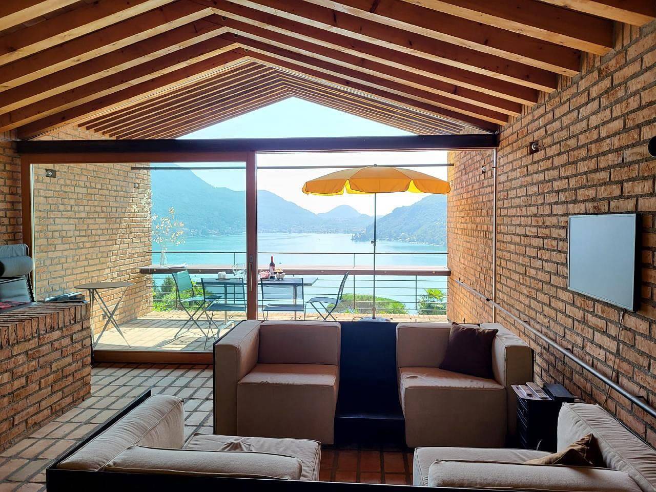 Casa Gorlino mit fantastischer Seesicht auf die Bucht von Porto Ceresio. in Morcote, Luganersee