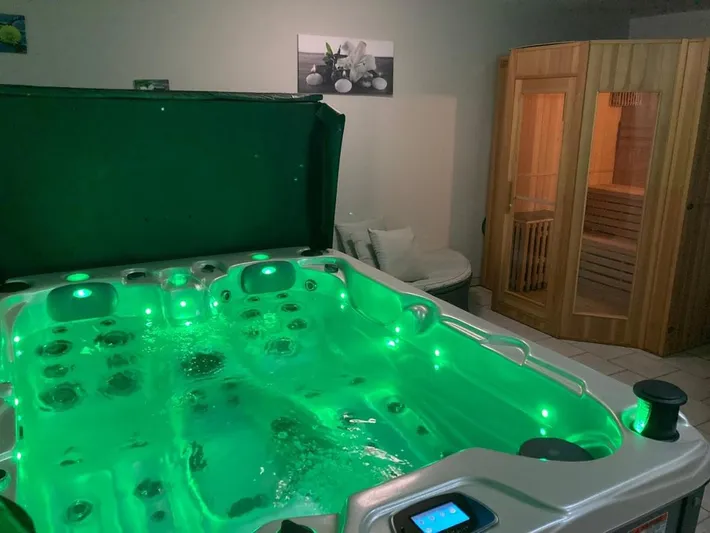Apartamento de vacaciones para 4 personas, con balcón además de sauna y jacuzzi - 1