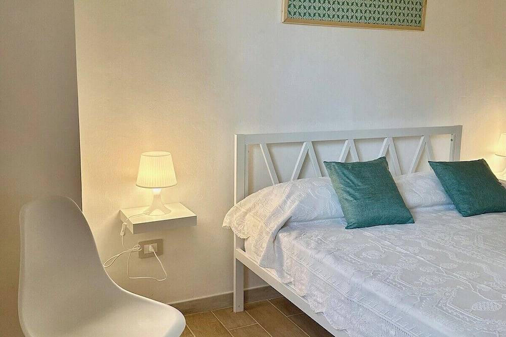 Apartamento entero, Quiet Modern Apartment near Center | Free Street Parking in Oristán, Campidano