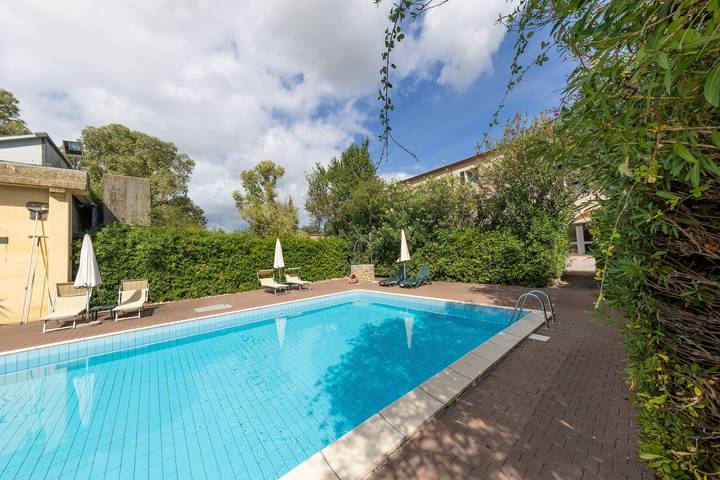 Entire apartment, Elicriso Apartment with Shared Pool and Garden in Rosignano Marittimo, Etruscan Coast