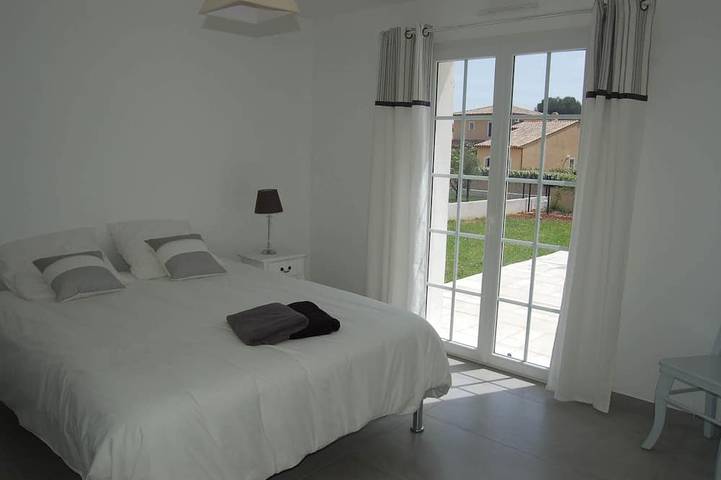 Nueva villa con aire acondicionado y piscina segura, 8 personas, 15% de descuento in La Motte, Region de Draguignan