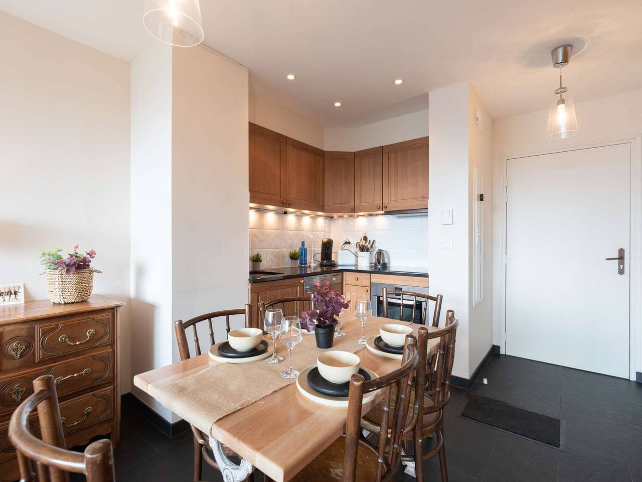 Ganze Wohnung, Ski-in/Ski-out-Apartment mit beheiztem Pool und Parkplatz in Saint-Lary-Soulan, Nationalpark Pyrenäen