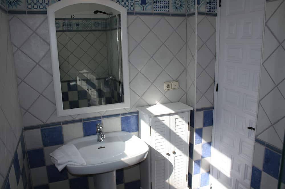 Stay Poolside in a Ronda two bed house with private roof terrace. in Ronda, Málaga Province