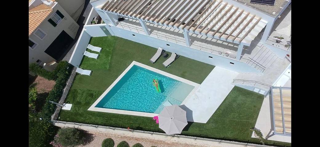 Ferienhaus für 6 Personen, mit Ausblick und Garten sowie Pool und Seeblick in Punta Prima