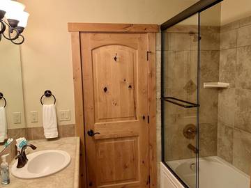 Log Cabin for 8 Guests in McCall, Valley County, Picture 3