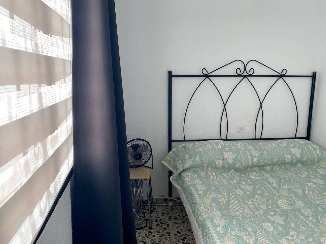 Apartamento vacacional entero, Centrico Atico Apt Sleeps 4 with Patio in Casco antiguo de Almuñécar, Almuñecar