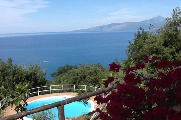 Location de vacances pour 7 personnes, avec Jacuzzi ainsi que Terrasse et Jardin à Maratea