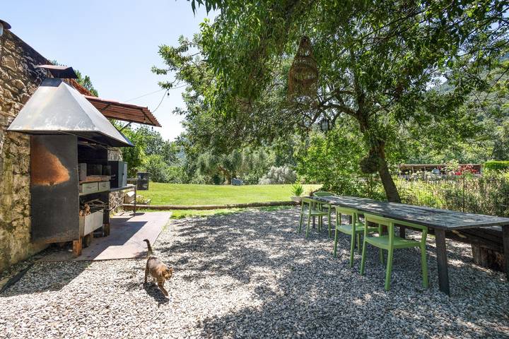 Hel lejlighed, La Cabana in Mieres: Apartment with Private Pool, Garden, and Mountain Views in Mieres, Garrotxa