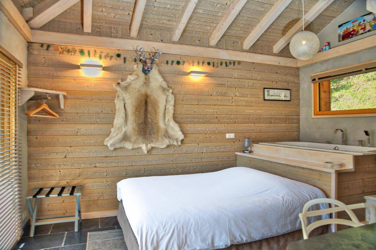 Deluxe Double Room with Bath in Saint-Jean-d'Aulps, Les Portes du Soleil