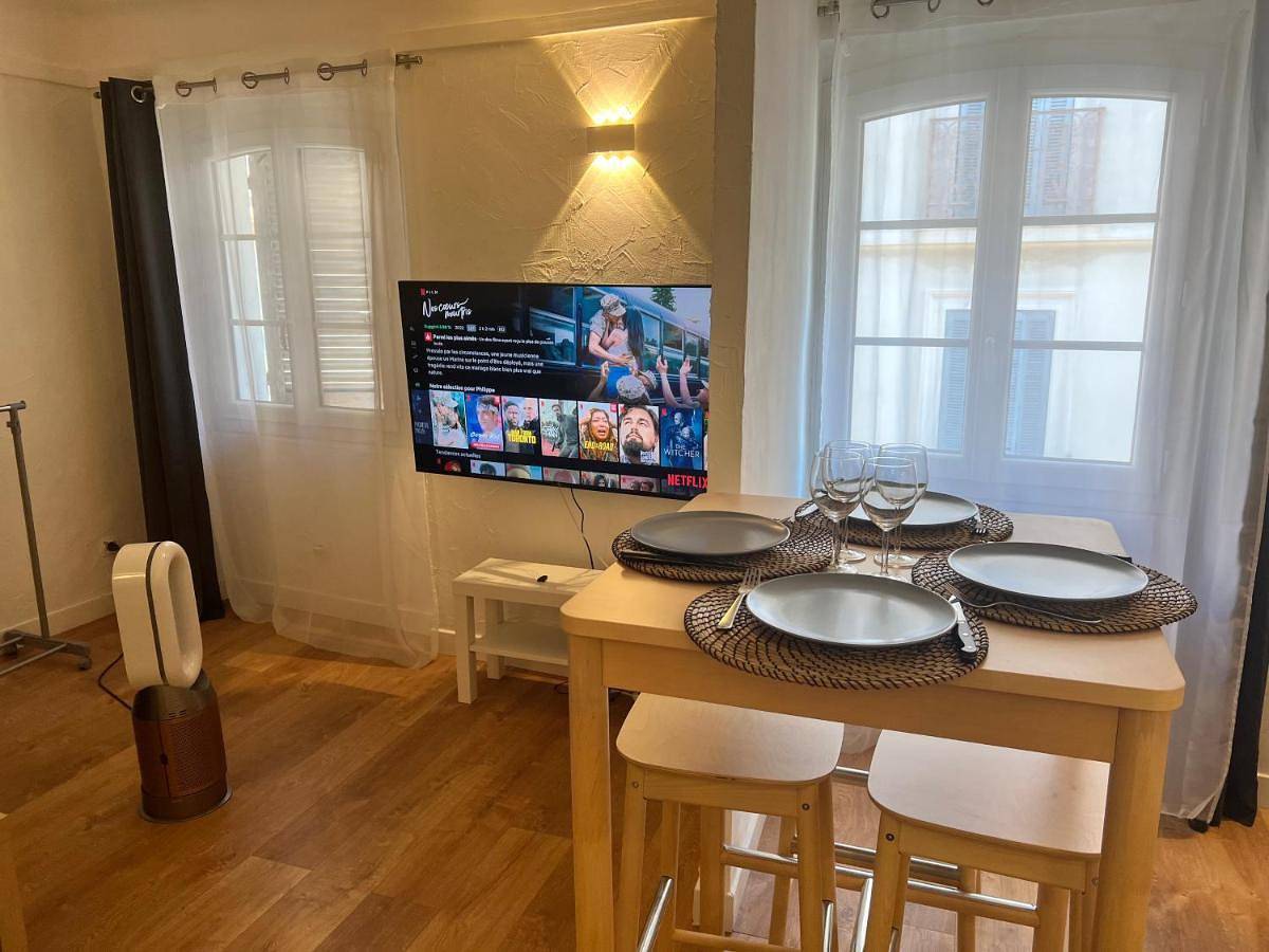 Appartement entier, One-Bedroom Apartment in Toulon, Côte méditerranéenne (France)