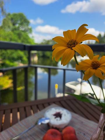 Ferienwohnung für 4 Personen, mit Seeblick und Balkon in Brandenburg an der Havel