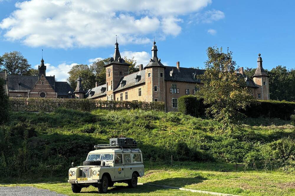 Unusual glamping accommodation in a Land Rover that you drive! in Rixensart, Wallonisch-Brabant