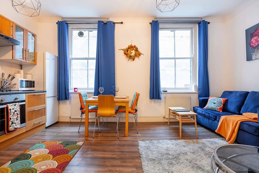 Entire apartment, > Lovely Airconditioned One Bed in the Heart of Covent Garden < in Covent Garden, London