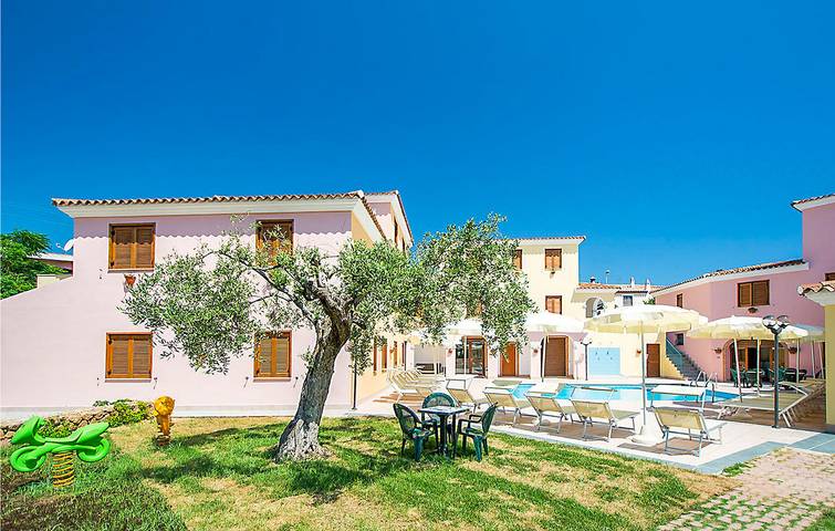 Ferienwohnung für 4 Personen, mit Terrasse und Pool
