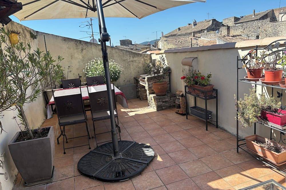 Ganze Wohnung, La Parenthèse, 2 bedrooms & terrace in Bourg-Saint-Andéol, Privas