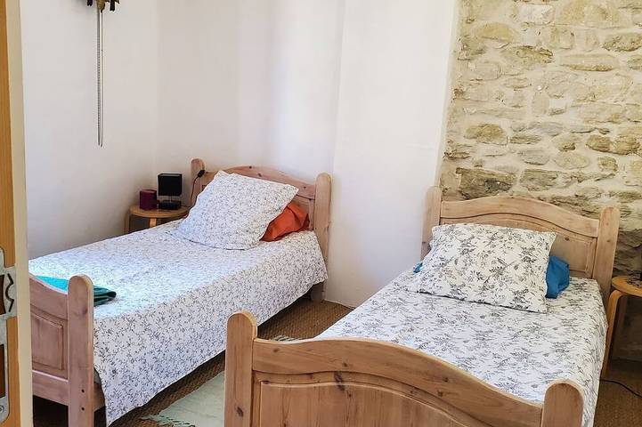 Appartement entier, Appartement 76m2 au bord de la Sorgue – Maison historique les pieds dans l’eau in Fontaine-de-Vaucluse, Vaucluse