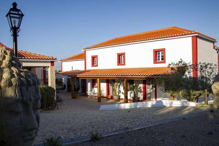 Location de vacances pour 2 personnes, avec jardin ainsi que vue et piscine à Mafra - 2