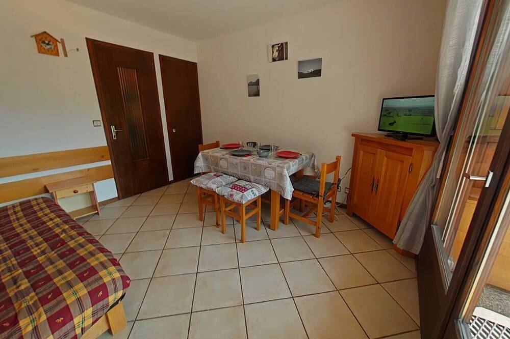 Ganze Wohnung, Studio an der Piste mit Terrasse, Parkplatz und Wlan - 4 Schlafplätze in Le Grand-Bornand, Annecy und Umgebung