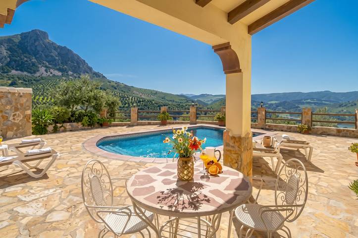 Comfortable Chalet in El Gastor with Private Pool in El Gastor, White Villages