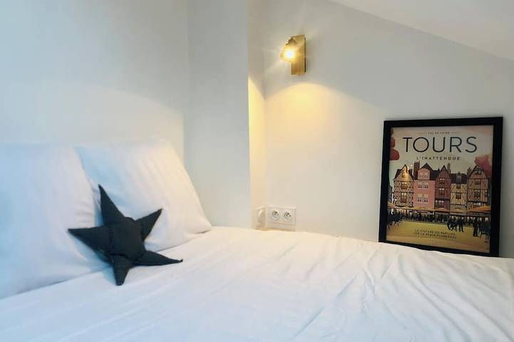 La \"P'tite Maison\" near the banks of the Loire River in Tours, Tours und Umgebung