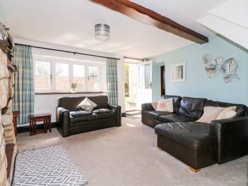 Log Cabin for 7 People in North Luffenham, Rutland, Photo 2