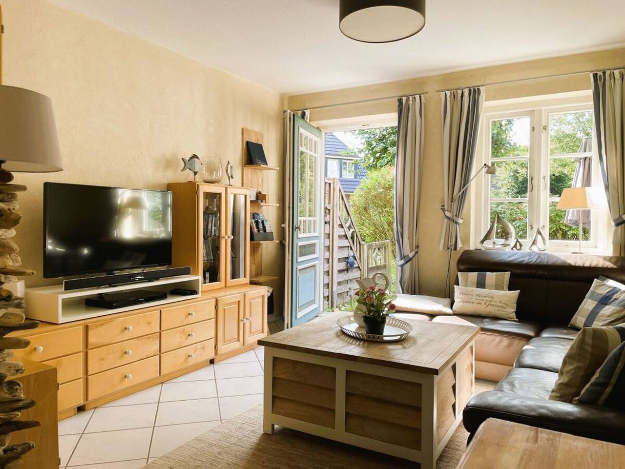 Ganze Ferienwohnung, Green Eilun 13 - Modernes Reihenhaus (zertifiziert mit 4****) mit Garten, Spielecke, Waldzugang und Nähe zum Südstrand in Wyk auf Föhr (Stadt), Wyk auf Föhr