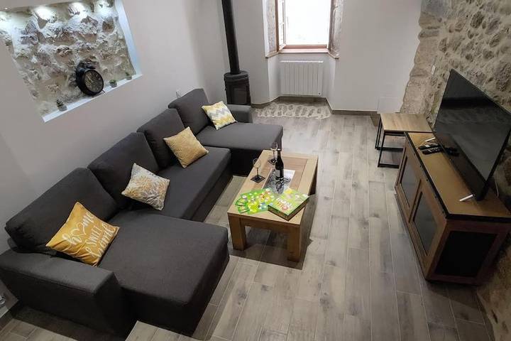 Location de vacances pour 5 personnes, avec terrasse à Chauzon - 2