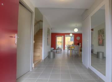 Gîte pour 6 personnes, avec terrasse et jardin à Guéreins