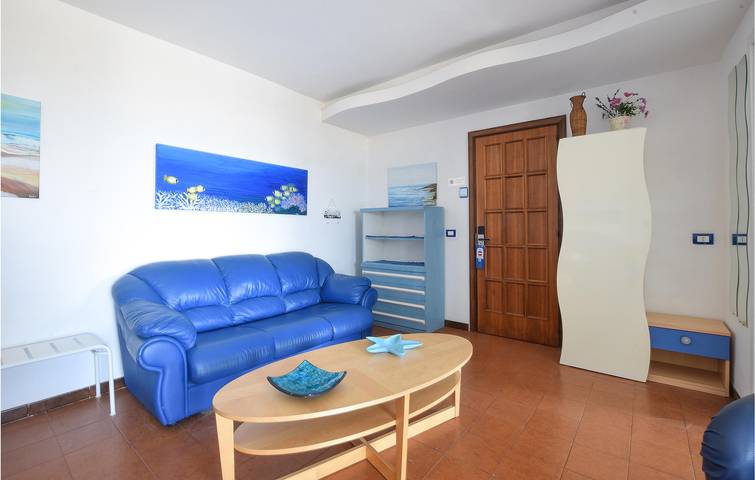 Entire holiday apartment, Sea-View Apartment 100m from Beach in Pozzallo, Ragusa Province