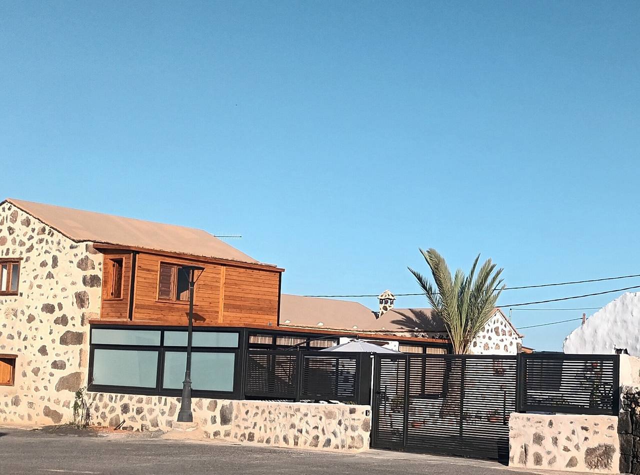 Casa Abuela María avec terrasse privée et Wi-Fi in Lajares, La Oliva