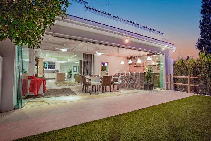 Location de vacances pour 10 personnes, avec Balcon et Jardin dans Señorio de Cortes, Estepona