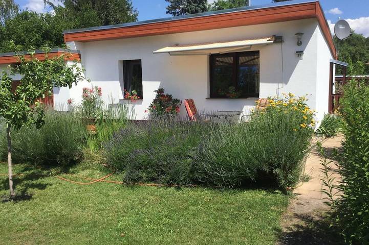 Bungalow für 4 Personen, mit Terrasse und Garten