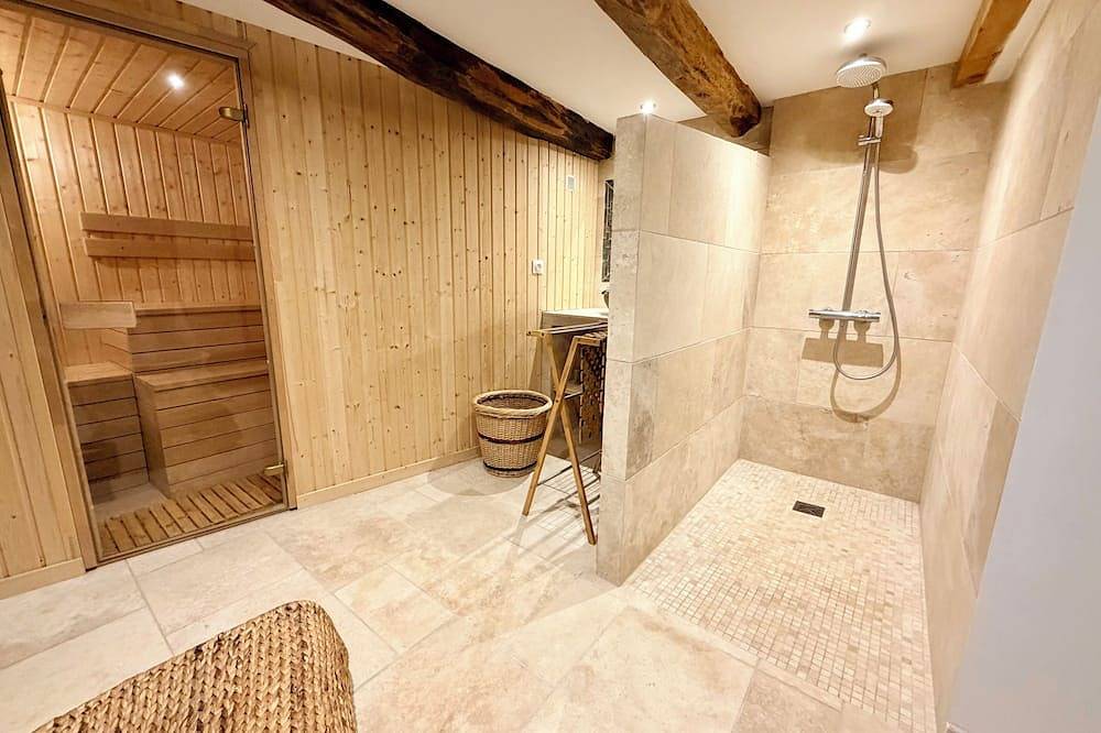 Appartement entier, Bambou – Gîte, bassin & spa in Forcalquier, Parc naturel régional du Luberon