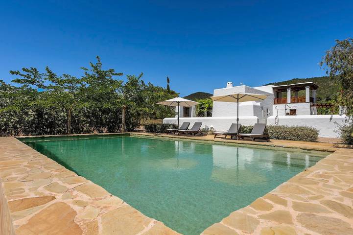 Location de vacances pour 6 personnes, avec jardin à Sant Joan de Labritja