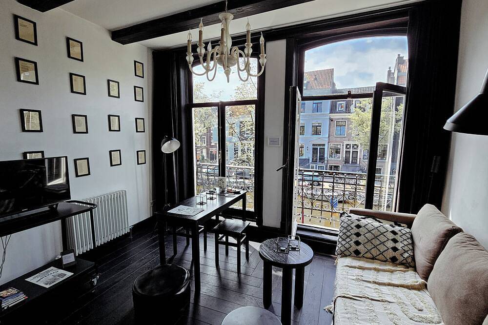 Black Beauty amazing apartment in the heart of Amsterdam in Dutch Coast